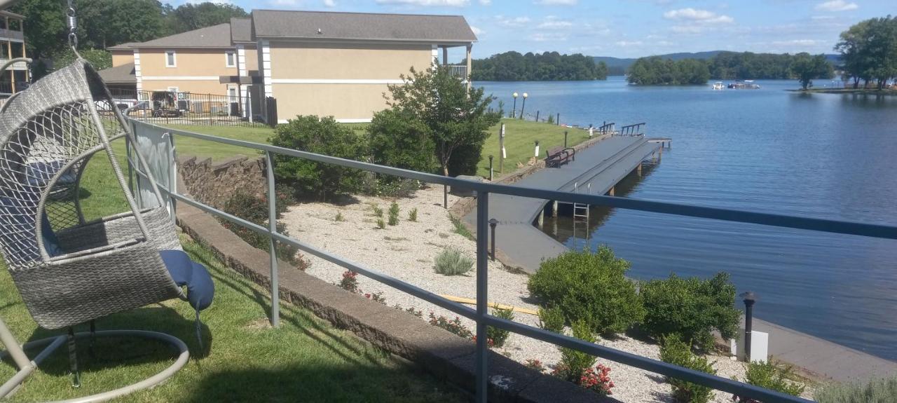 Baymont On The Lake By Wyndham Hot Springs Extérieur photo