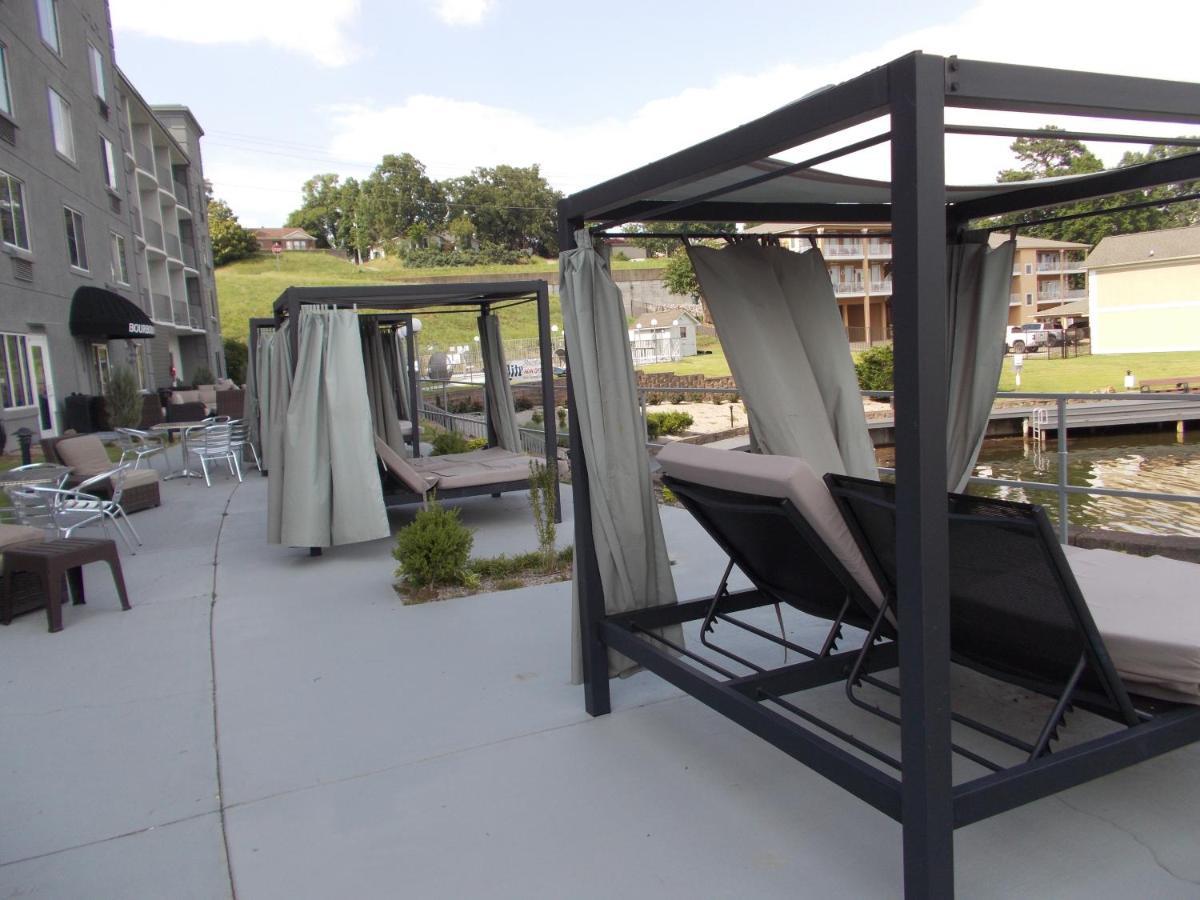 Baymont On The Lake By Wyndham Hot Springs Extérieur photo
