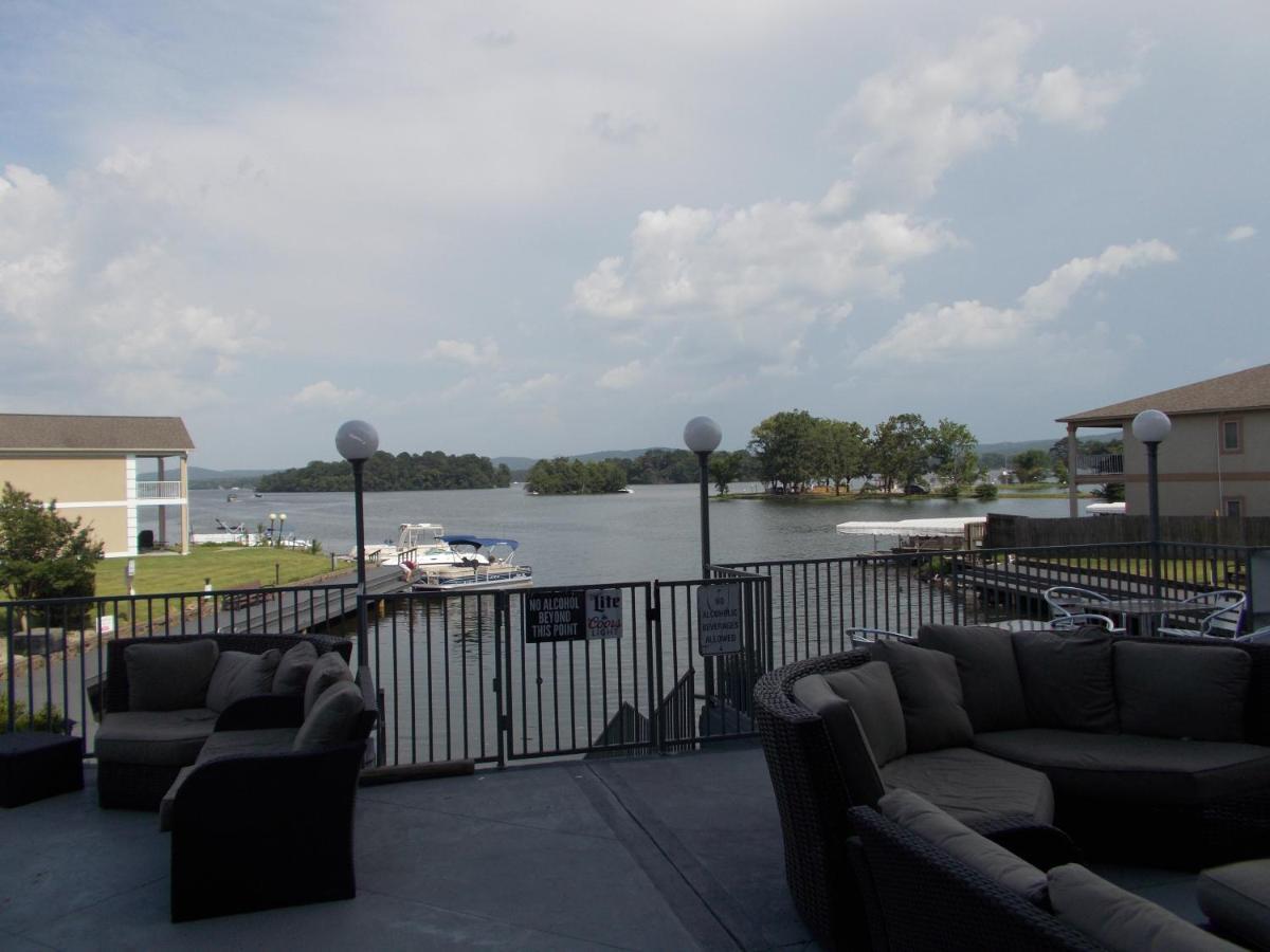 Baymont On The Lake By Wyndham Hot Springs Extérieur photo