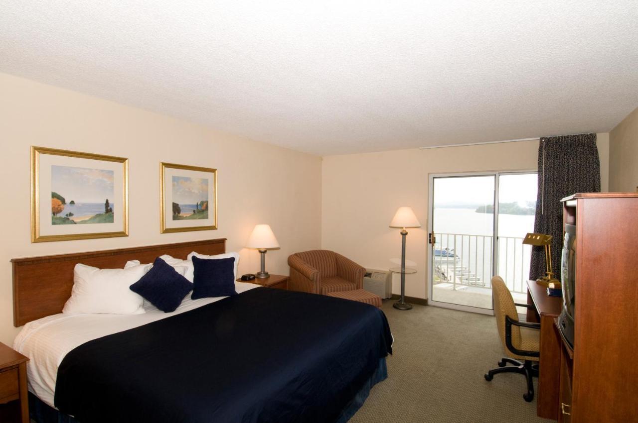 Baymont On The Lake By Wyndham Hot Springs Extérieur photo